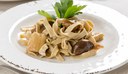 Pasta fresca Fettuccine di castagne con salsa di funghi porcini